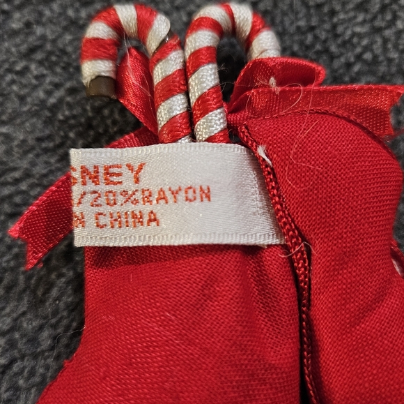 It's A Disney Christmas Featuing Mickey, Minne, Zoe, And Jesse - Picture 5 of 11